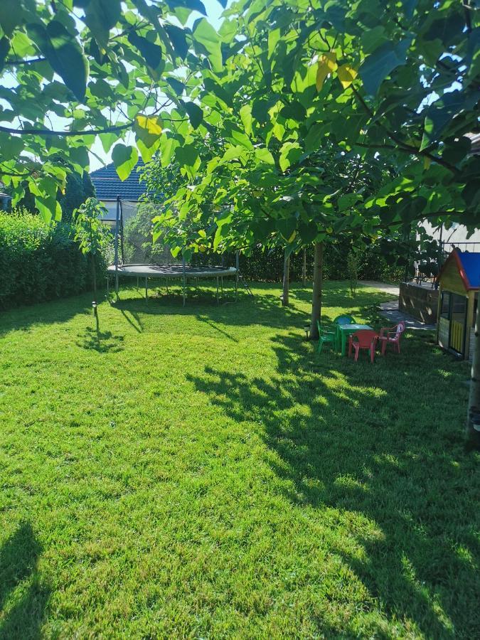 Zso-Zé Apartman Tiszafüred Exterior foto
