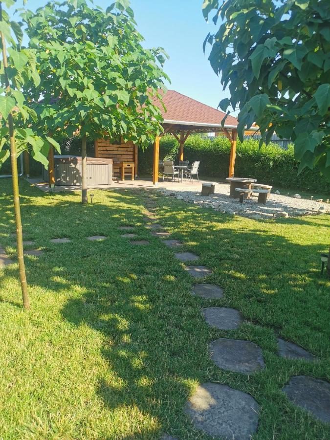 Zso-Zé Apartman Tiszafüred Exterior foto