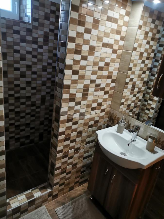 Zso-Zé Apartman Tiszafüred Exterior foto
